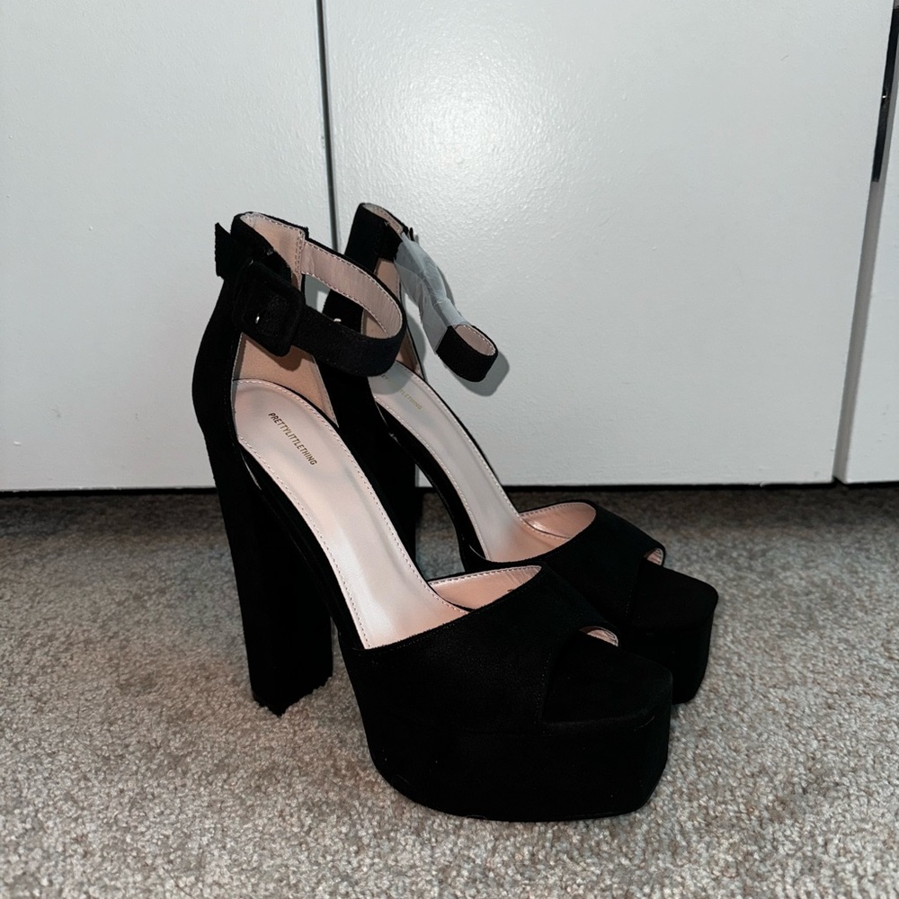 Pretty Little Thing Black Pumps/Heels